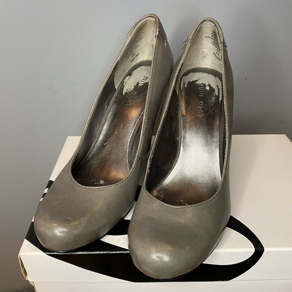 Nine West - 3.5” wedges - “Smooch” - leather - size 5 - grey - good condition - Picture 5 of 5